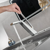 Bateria umywalkowa PureFace – jednouchwytowa, czarna lub chrom, ciepła i zimna woda, montaż nablatowy