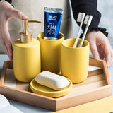 ScandiLuxe Skandynawski Zestaw Łazienkowy – 4-częściowy Ceramiczny Dzbanek na Wodę ze Szkłem na Szczoteczki do Zębów