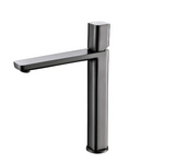 UrbanEdge – gunmetal, mosiężna, jednouchwytowa, kwadratowy design, ciepła i zimna woda