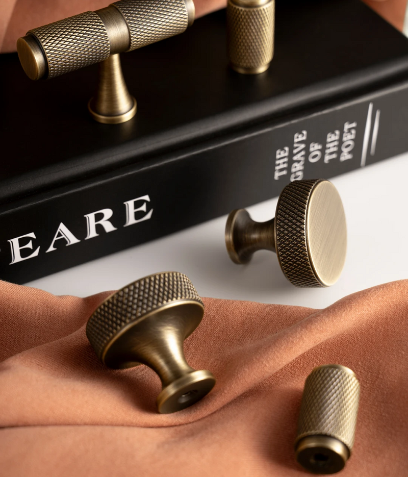 Nurlin Masywny Antyczny Mosiężny Uchwyt do Mebli