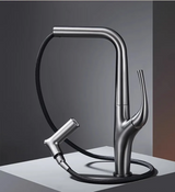 AquaLuxe – Luksusowa Wysuwana Bateria Kuchenna w Kolorze Szlifowanego Złota i Czarnego