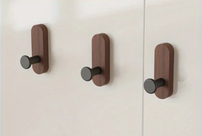 NordicWood – Samoprzylepne Drewniane Wieszaki z Orzecha Włoskiego