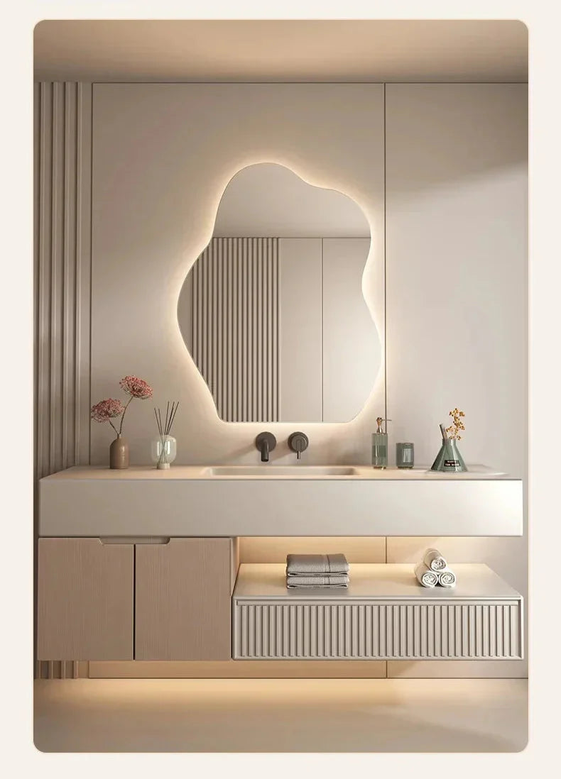 NordiGlow Nieregularne Lustro LED – Skandynawski Design