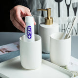 ScandiLuxe Skandynawski Zestaw Łazienkowy – 4-częściowy Ceramiczny Dzbanek na Wodę ze Szkłem na Szczoteczki do Zębów