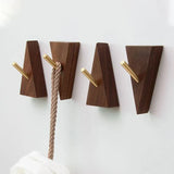 TriLuxe Trójkątny Hak Ścienny – Mosiądz & Lite Drewno