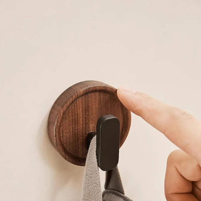 Nurlin Walnut – Stylowy Czarny Wieszak Ścienny z Drewna Orzechowego na Klucze, Płaszcze i Akcesoria Łazienkowe