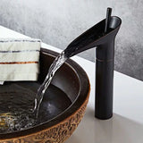 Luksusowy kran zlewozmywakowy typu wodospad