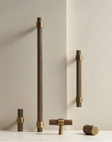 Nurlin Masywny Mosiężny Żłobiony Uchwyt T-Bar