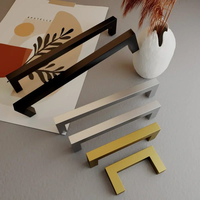 Czarny Kwadratowy Uchwyt Meblowy – Stop Aluminium | Różne Rozmiary | Włącznie ze Śrubami