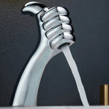 AquaFalls Solo – Zlewozmywakowy Kran Wodospadowy z Litego Mosiądzu