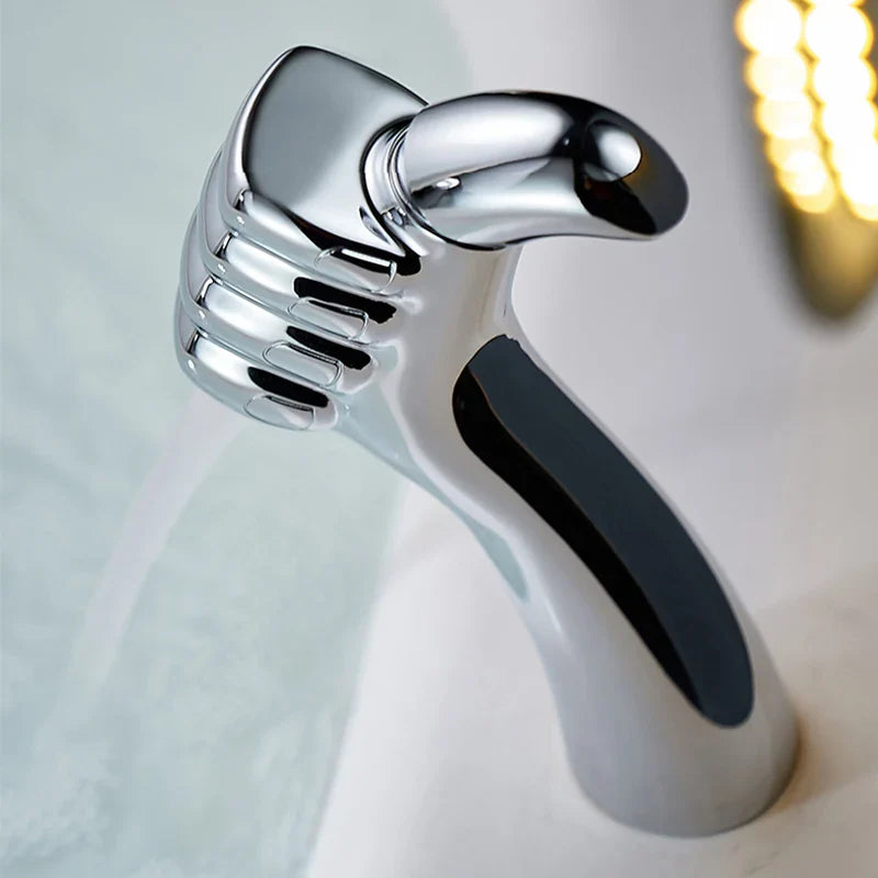 AquaFalls Solo – Zlewozmywakowy Kran Wodospadowy z Litego Mosiądzu