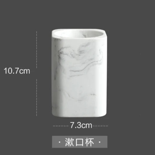 Czteroczęściowy zestaw akcesoriów łazienkowych – Wygląd marmuru