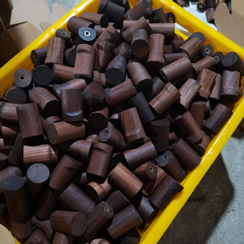 Nurlin Minimalistyczna Drewniana Wieszak Ścienny z Bukowego i Orzechowego Drewna