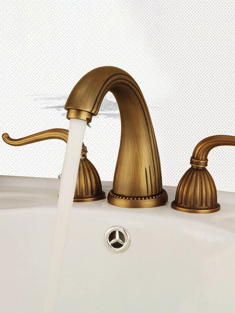 Klasyczna Bateria Umywalkowa w Antycznym Wykończeniu z Mosiądzu – Styl Vintage i Rustykalny Komfort