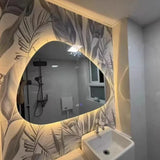 NordiLux Design Lustro Łazienkowe – Inteligentne LED Lustro Ścienne z Nieregularnym Kształtem i Ramą z Aluminium