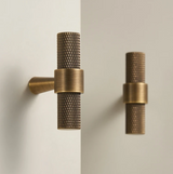 Nurlin Masywny Mosiężny Żłobiony Uchwyt T-Bar