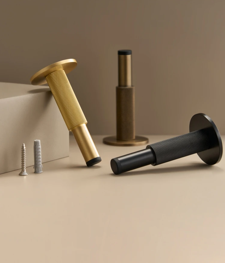 Nurlin Mosiężny Zatrzask do Drzwi z Rowkowaniem