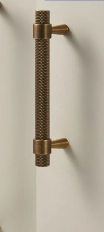 Nurlin Masywny Mosiężny Żłobiony Uchwyt T-Bar