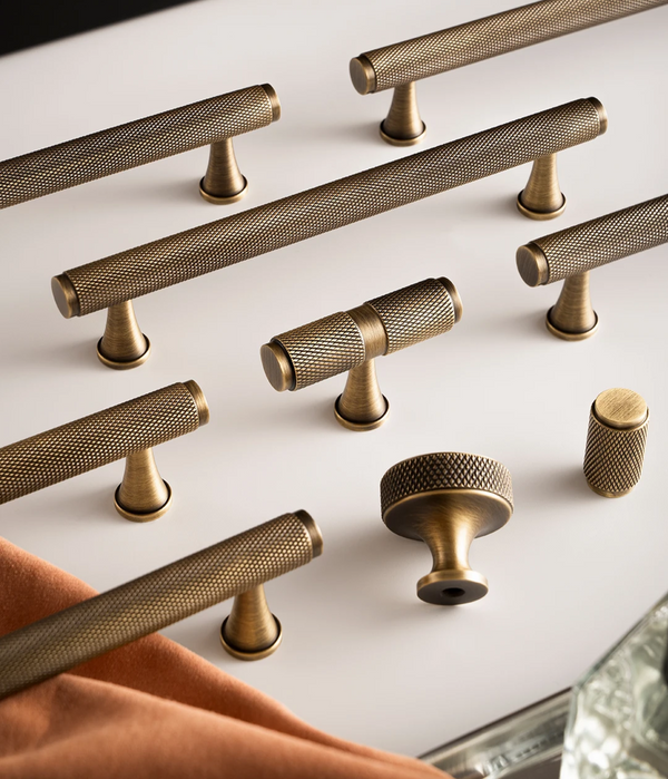 Nurlin Masywny Antyczny Mosiężny Uchwyt do Mebli