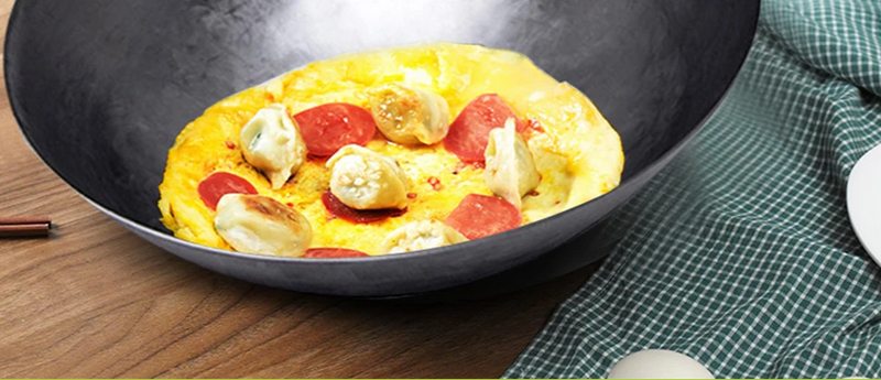 ForgePro – Ręcznie Kutego Żelaznego Woka z Drewnianą Rączką