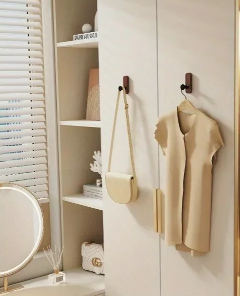 NordicWood – Samoprzylepne Drewniane Wieszaki z Orzecha Włoskiego